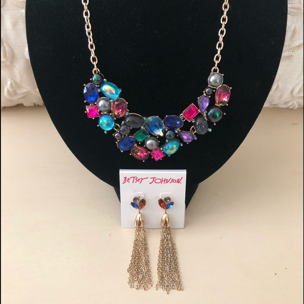 ❌❌SOLD❌❌BJ SHAKE IT OFF Bib Necklace Set